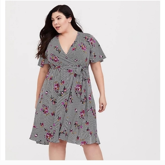 torrid Dresses & Skirts - NWT TORRID MINI CHALLIS Wrap Dress 2X